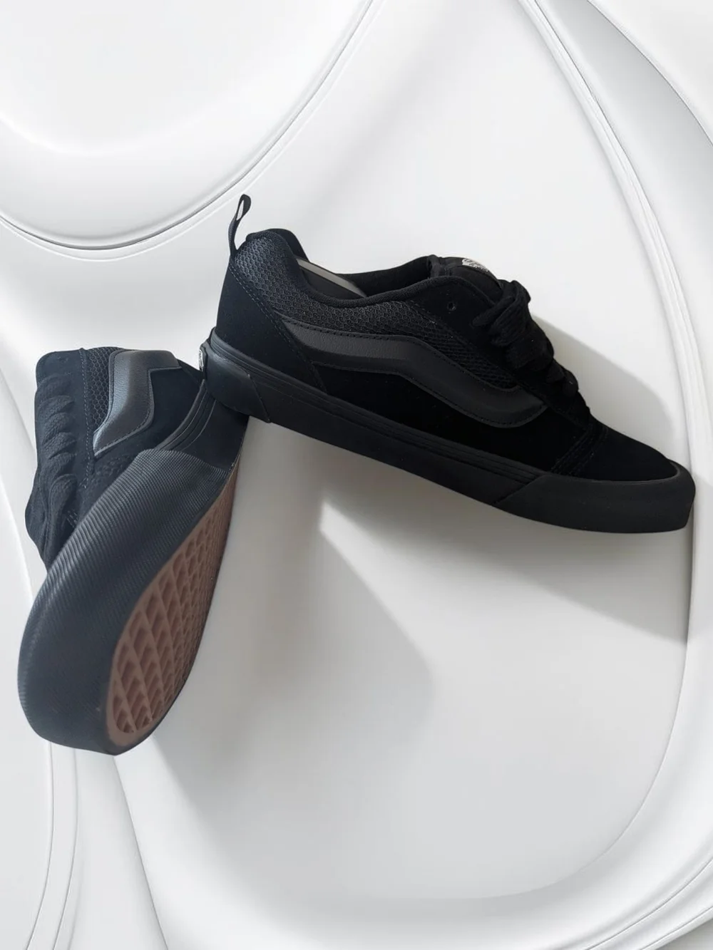 Vans Knu Skool Mens Size 8.5 Black Suede Chunky Skate Shoes Retro Y2K Sneaker